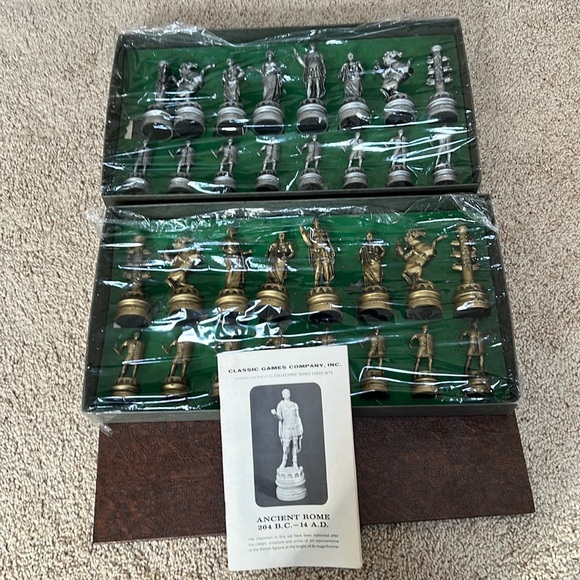 Classic games collectors series edition 1, ancient Rome chess set with board.